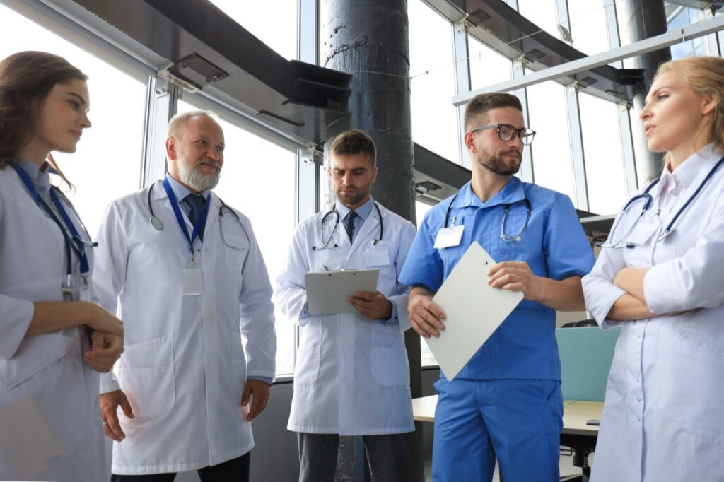 Zawód lekarza niesie ze sobą nie tylko prestiż i zaufanie społeczne, ale również ogromną odpowiedzialność.